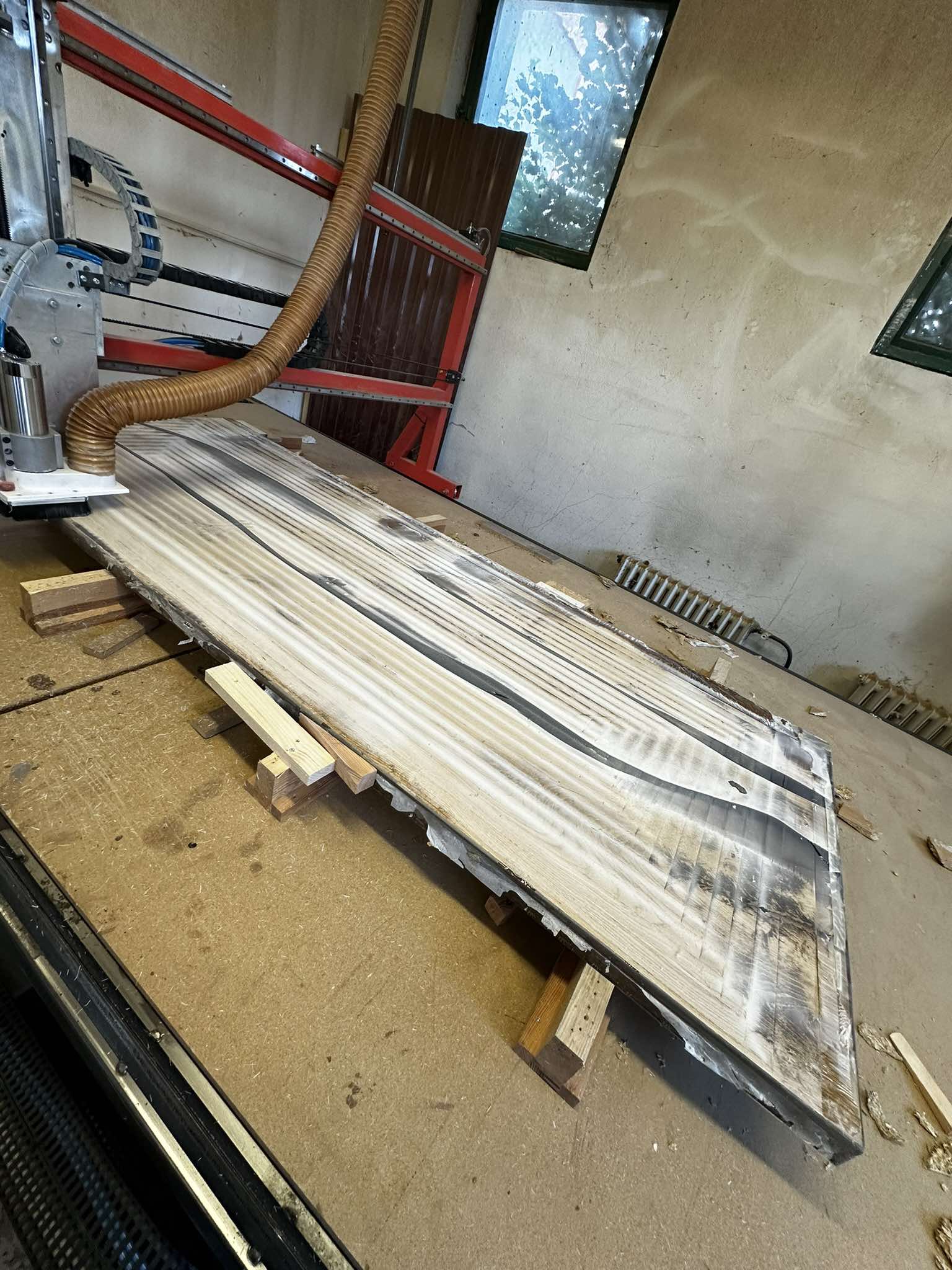 epoxidova dubuva deska frezovani